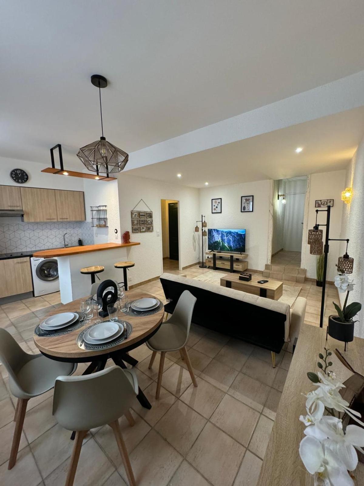 Charmant Appartement En Hypercentre De Castelnaudary Exterior foto